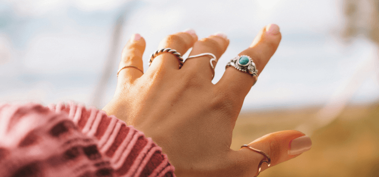 How to wear stackable rings